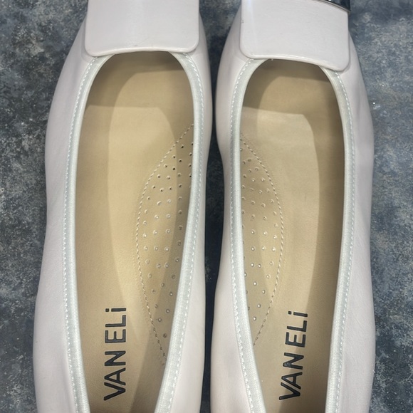 Vaneli- NWOT SZ 7 Nude Flats - Picture 5 of 7
